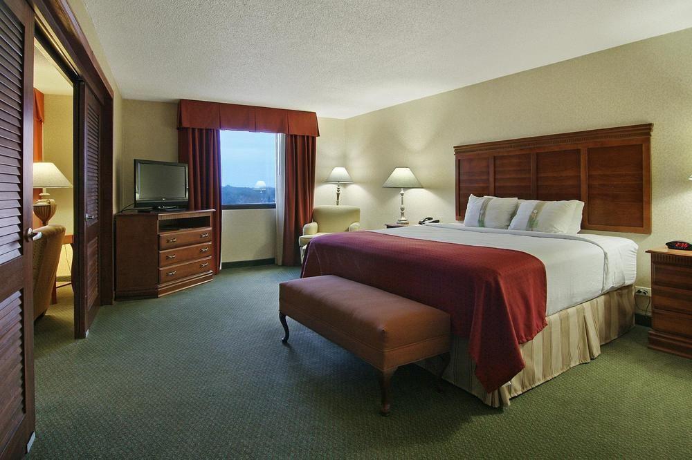 Holiday Inn Express Dallas Market Center By Ihg Eksteriør billede