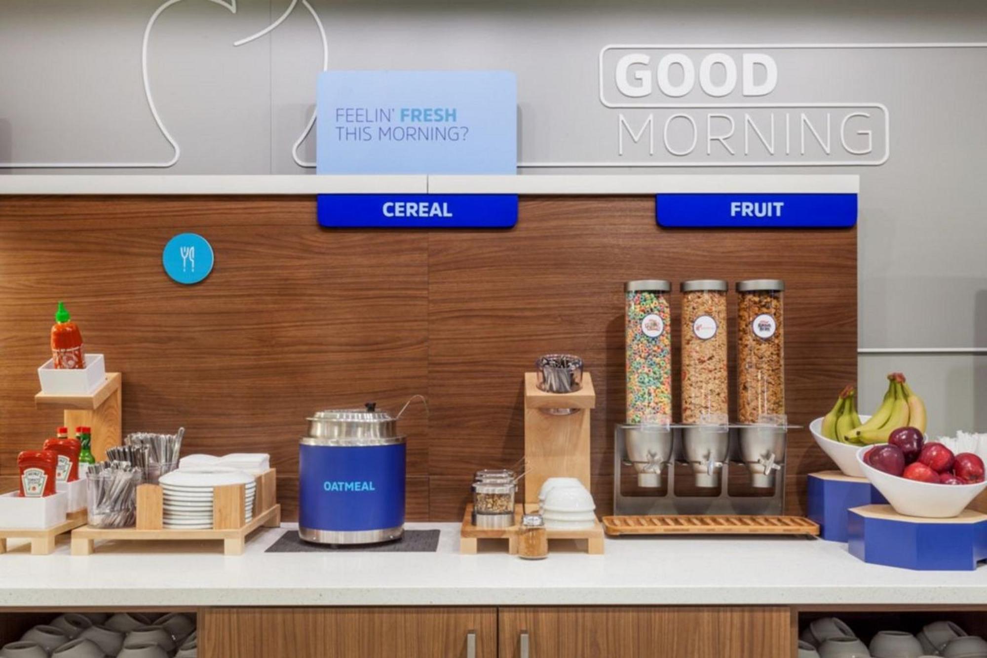 Holiday Inn Express Dallas Market Center By Ihg Eksteriør billede
