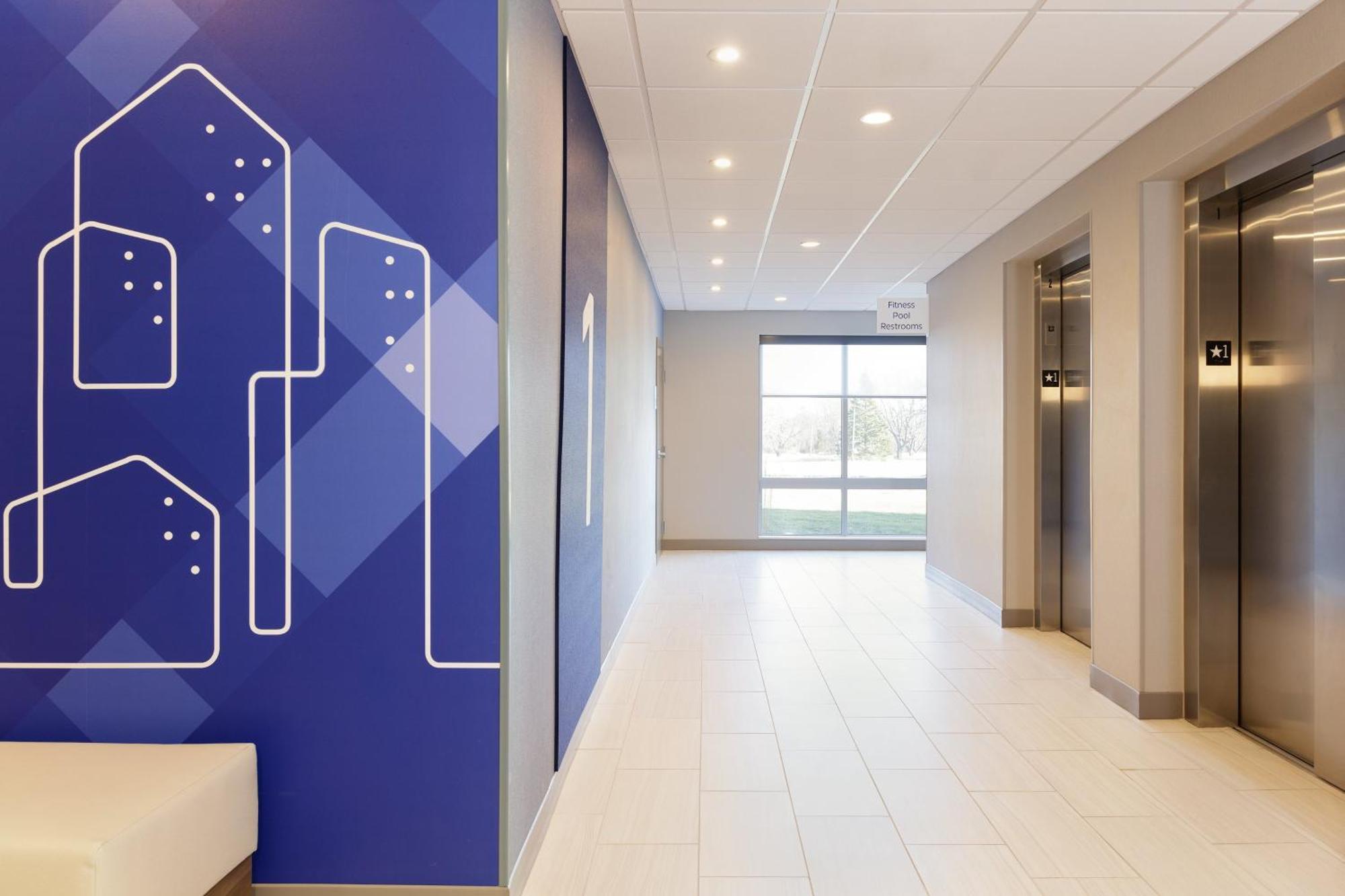 Holiday Inn Express Dallas Market Center By Ihg Eksteriør billede