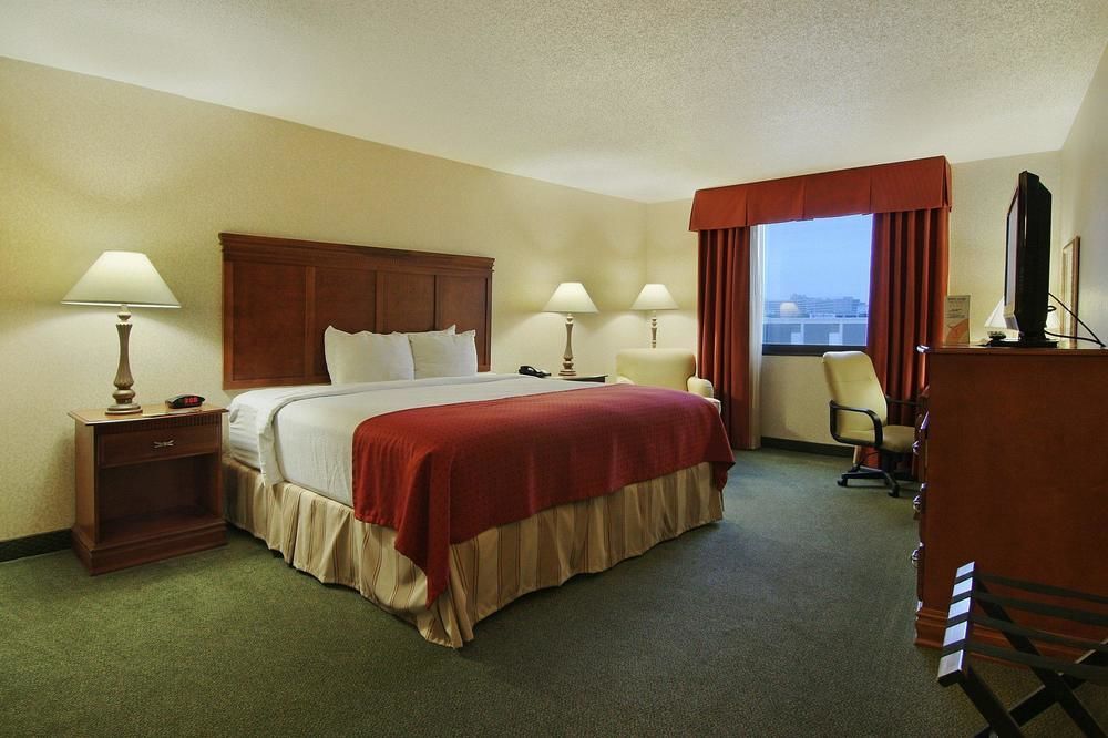 Holiday Inn Express Dallas Market Center By Ihg Eksteriør billede